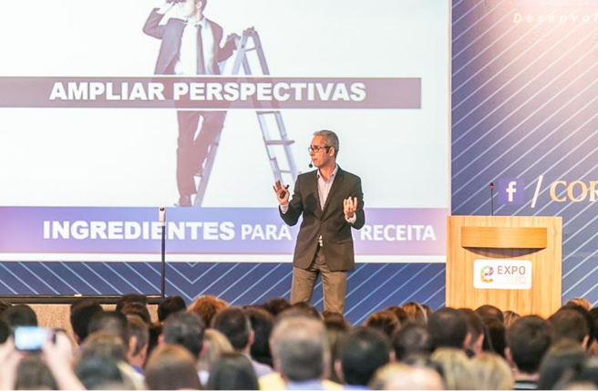 Artur Ximenes em palestra sobre saúde mental